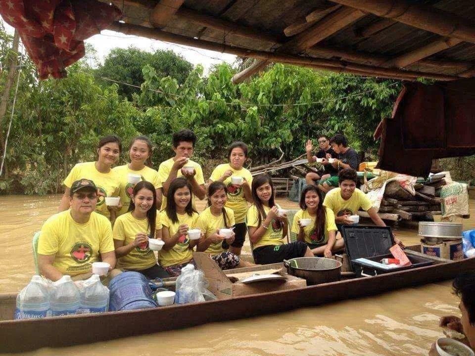 Ako Ang Saklay volunteers serving a community affected by flooding